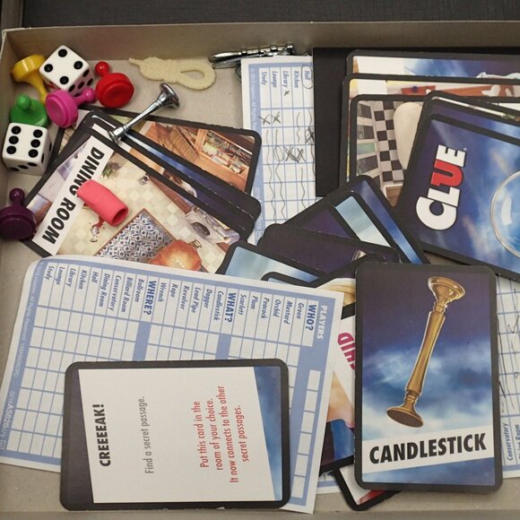 Hasbro The Classic Mystery Game CLUE - Picture 5 of 5